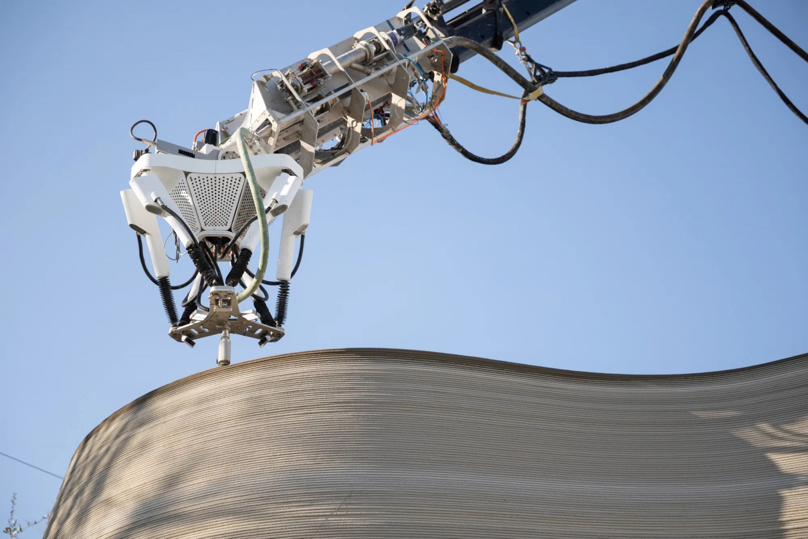 A prototype AI-powered robot builds a two-story building in Austin, USA. By using such technology, construction waste can be reduced by 25%. Photo: Bloomberg