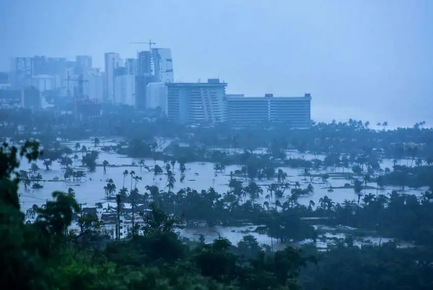 The "diamond" The resort area of ​​Acapulco was under water on Monday.