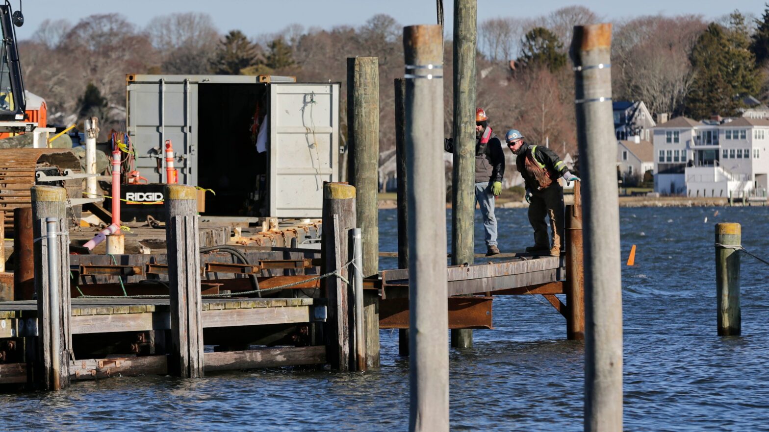 Dartmouth's pier is raised due to the increase in sea level: what happens?