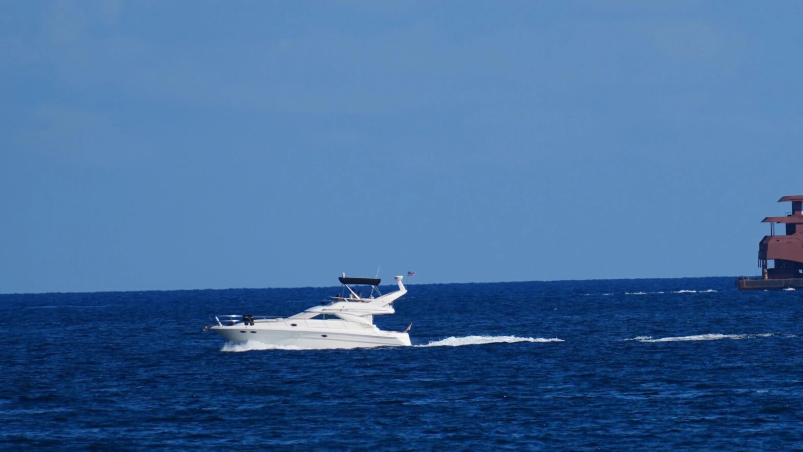 The massive yacht -yacht shocks of the Olympic athlete shock spectators when it is transported to the completion of the completion: "Where the pirates?"