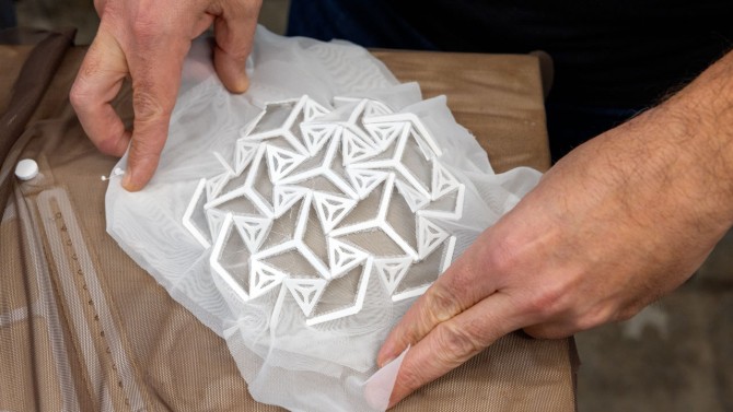 Helioskin: Bio-inspired adaptable solar collectors that can track light | Voxelmatters