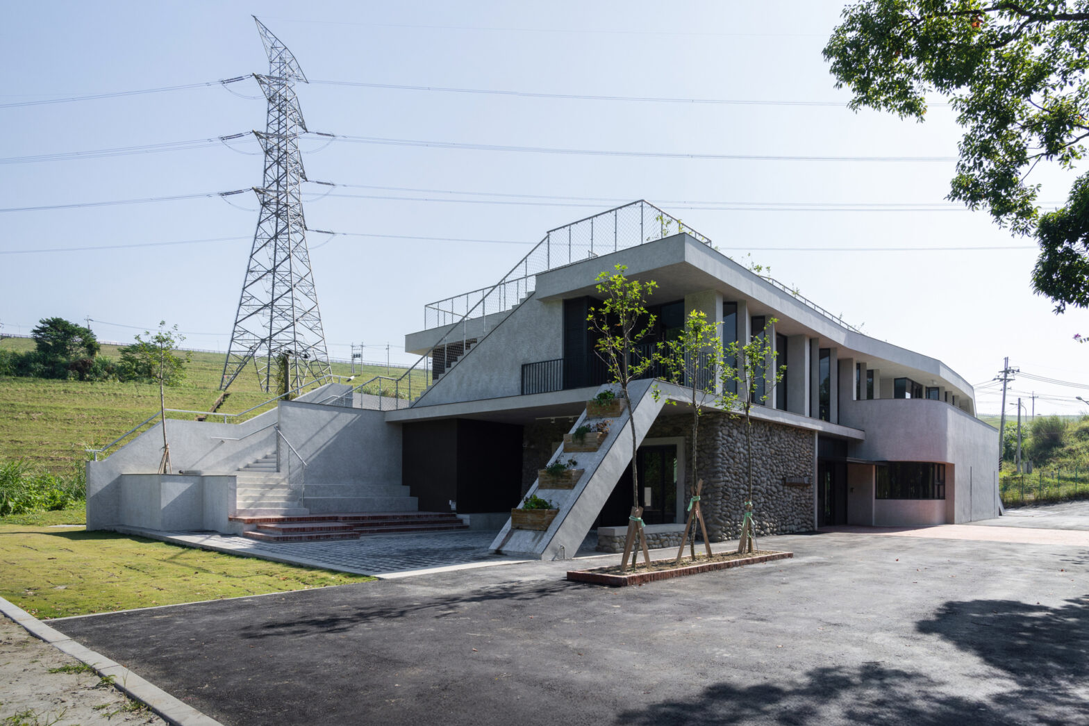 Hushan Reservoir Environmental Education Center / KDS Architects