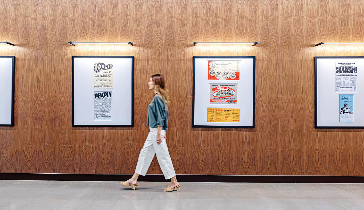 A woman who goes in front of a wall with posters