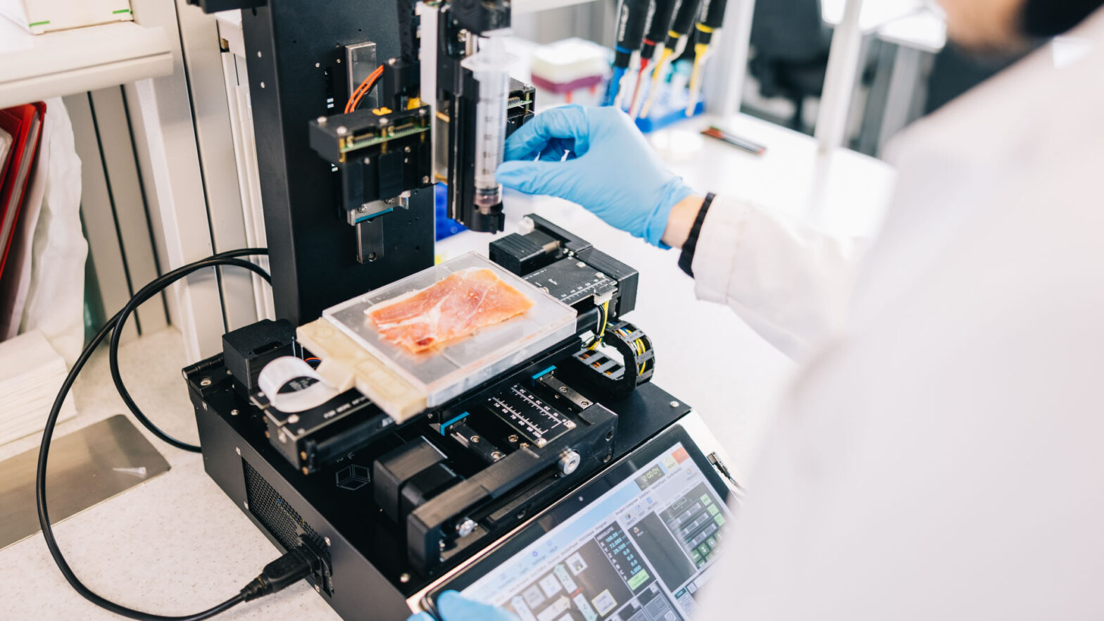 The new 3D printer uses graphs and AI to build and cook food at the same time