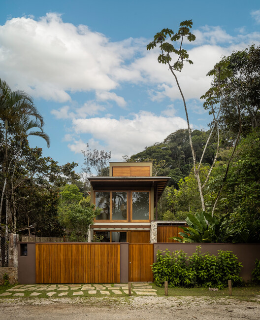 Isa Residence / Pitta Architecture - Image 5 of 34