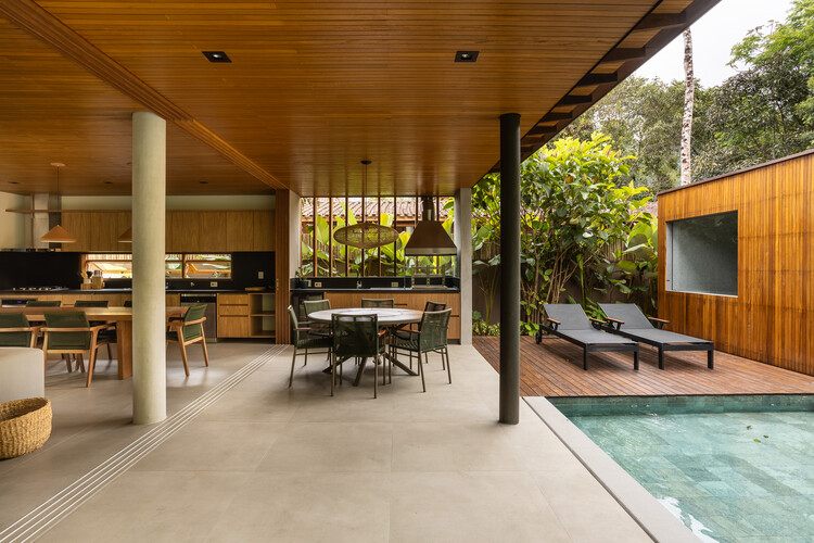 Isa -Residenz / Pitta Arquitetura - Interior photography, dining room, wood, chair, terrace, deck