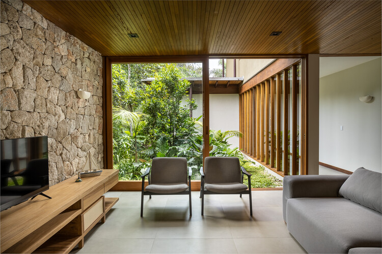 Isa -Residenz / Pitta Arquitetura - Interior photography, living room, wood, chair