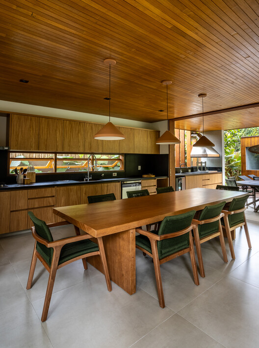 Isa Residence / Pitta Arquitetura - Interior photography, kitchen, wood, table, chair, worktop