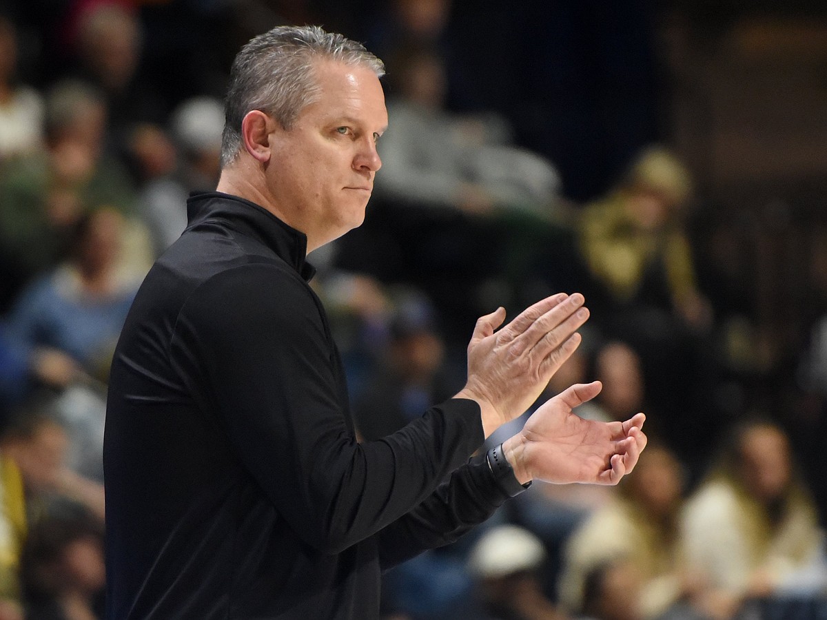 UTC is rewarding Earl, basketball staff with contract extensions