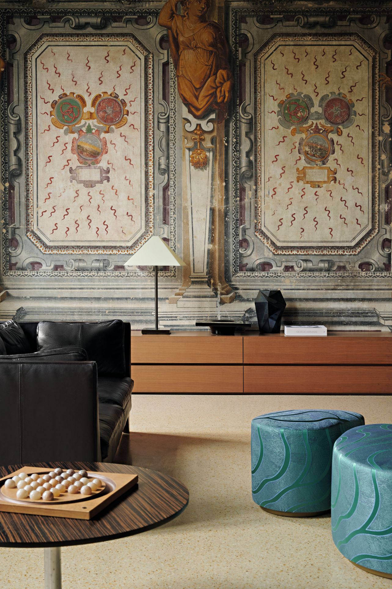 Wall -related black armchairs in a blue pouf leather