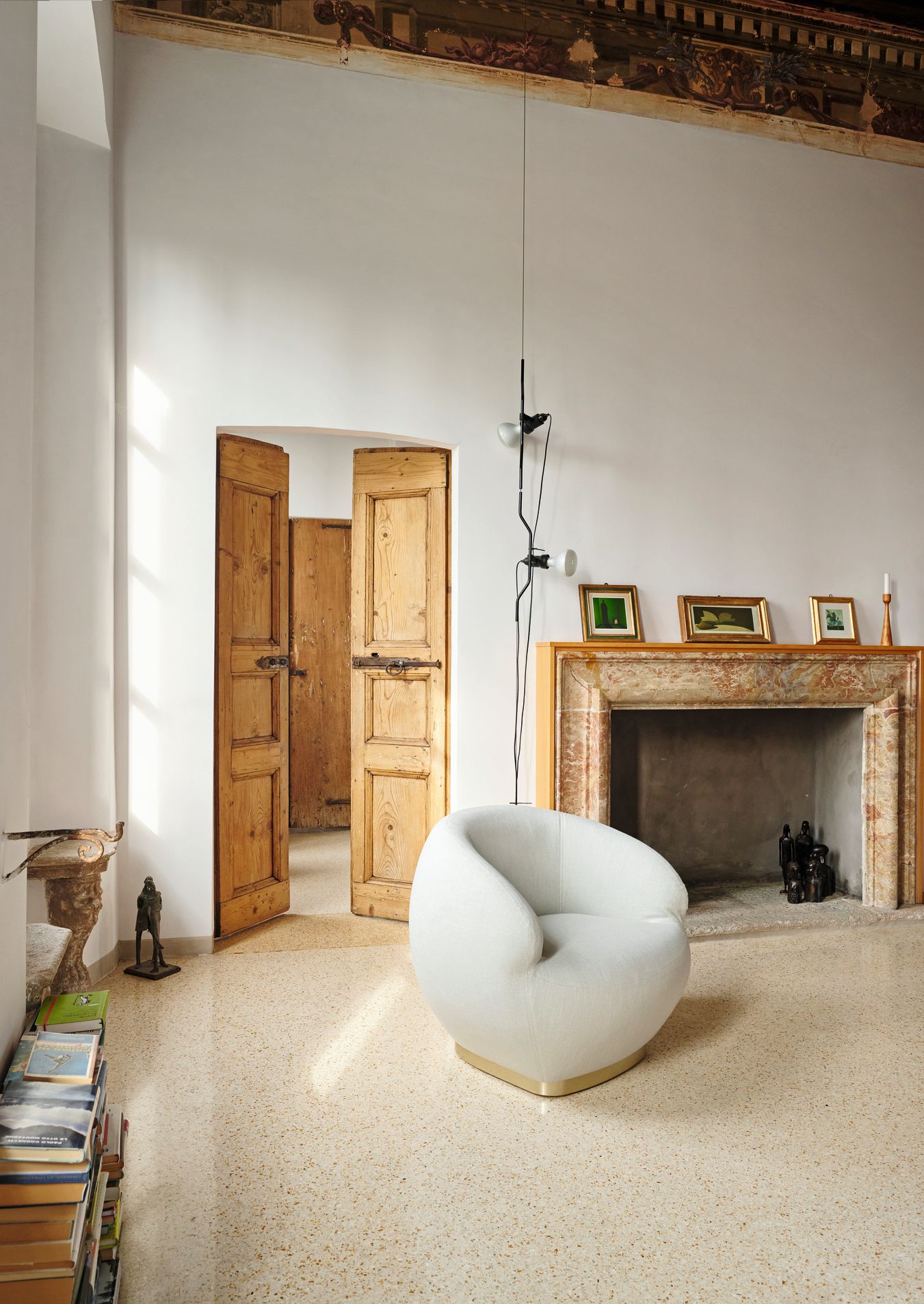 Camino Camino Room Frescoed armchair wooden books. Simone Barlaam House