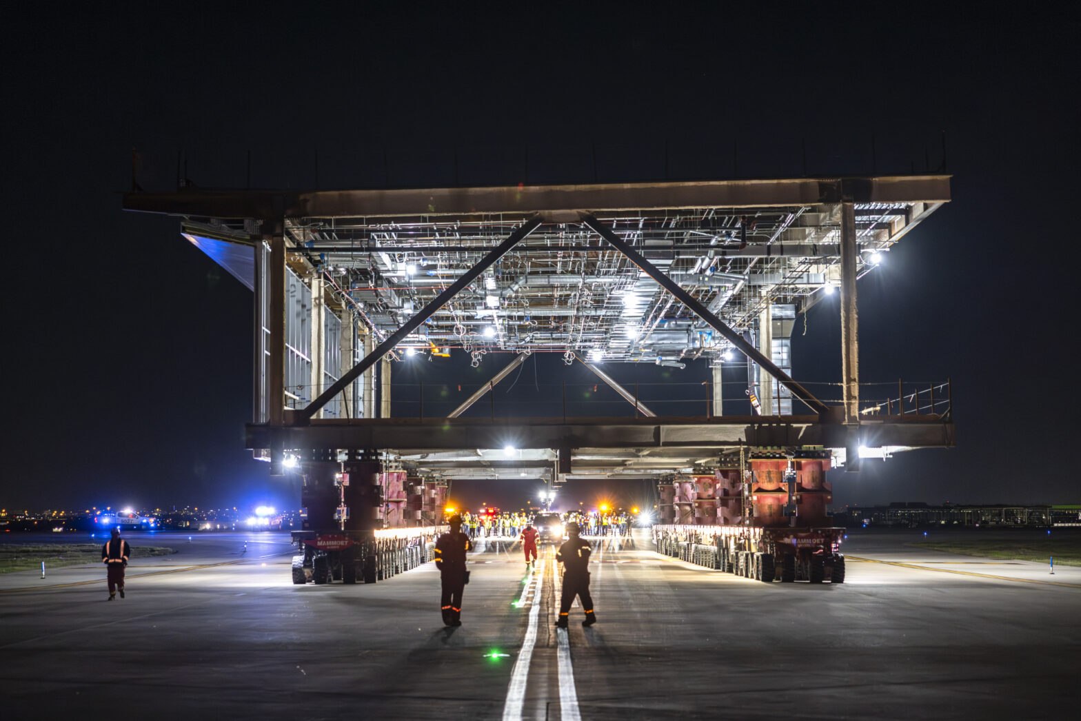 DFW completes another megastructure module movement for 3B terminal C.