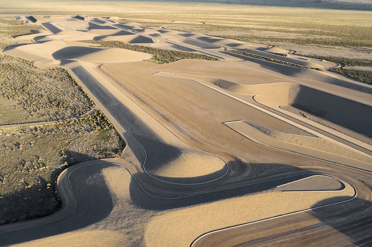 Michael Hizer's “City”: A monumental land -by -country installation in the desert in Nevada - PA