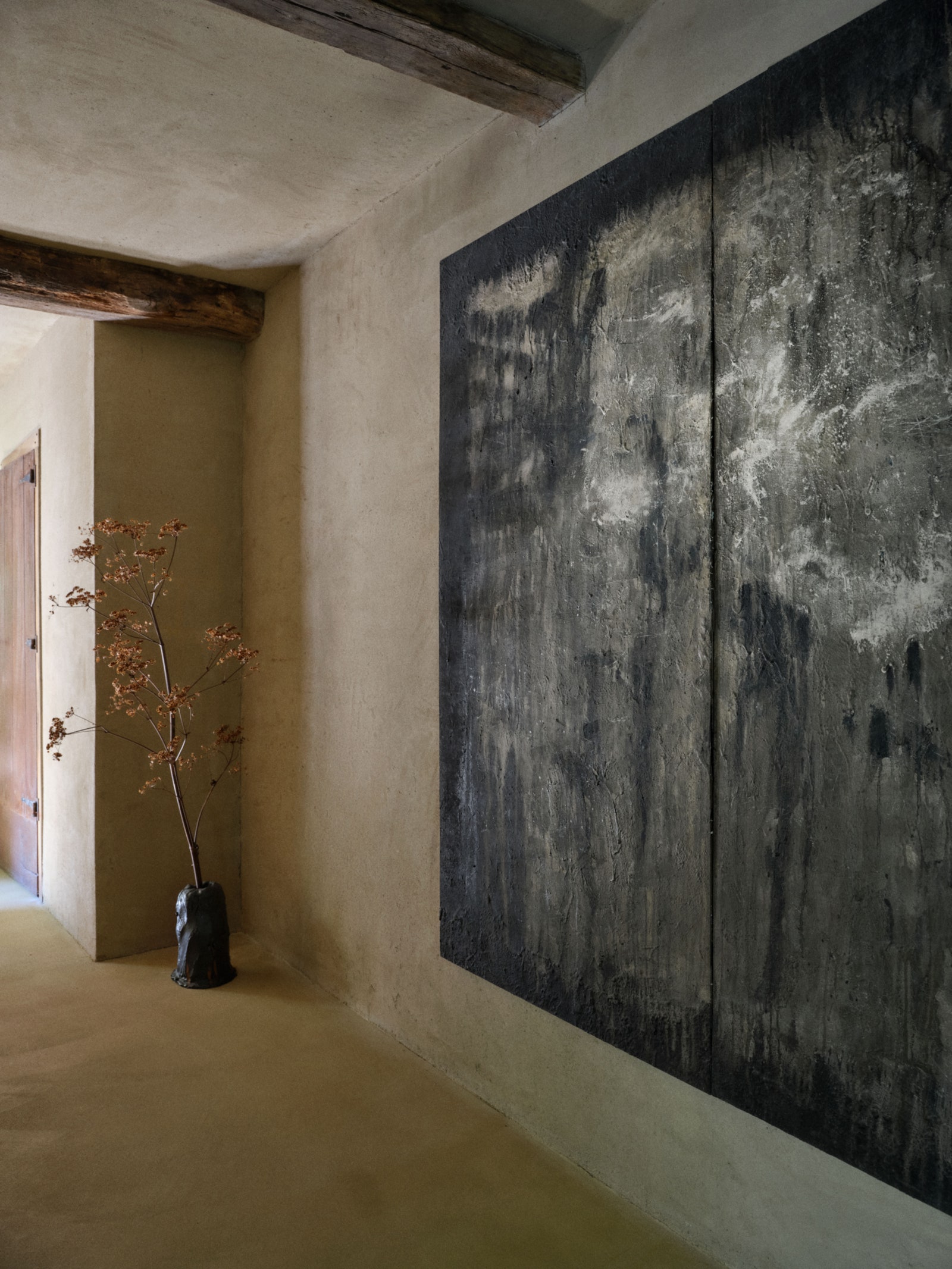 BILD can contain architecture building on the wall in the interior designer in the interior designer from the art shop and the potted plant