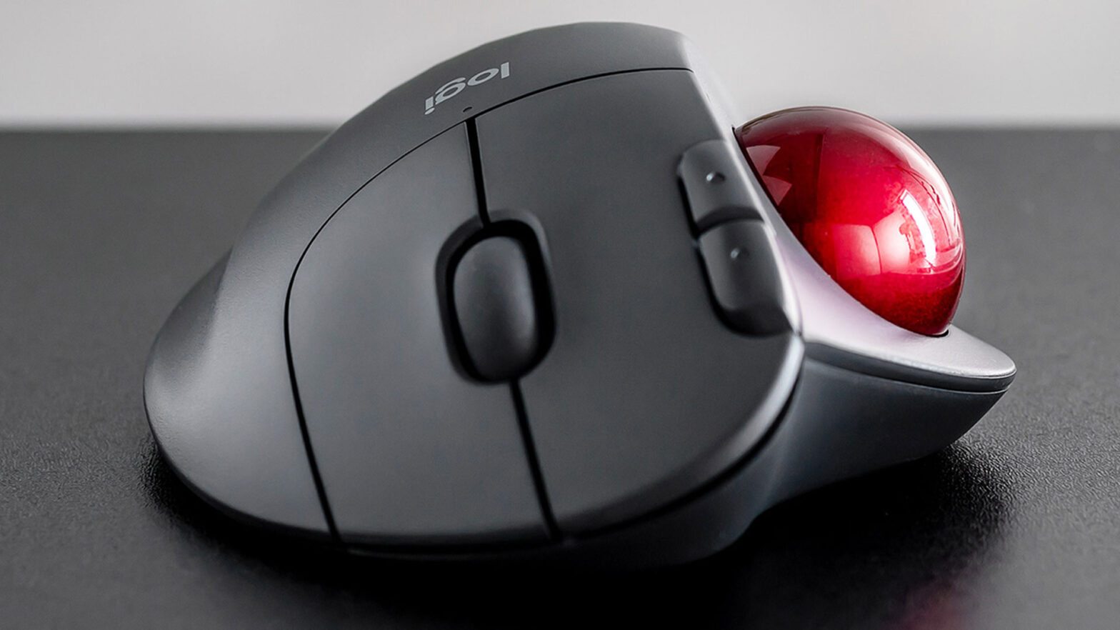 You can now buy replacement balls in red, blue, black and violet colors-compatible with Logitech-, Kensington, Elecom and Protoarc mice