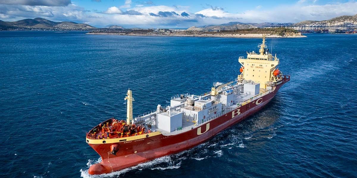 Ship produces concrete advantages through carbon emissions