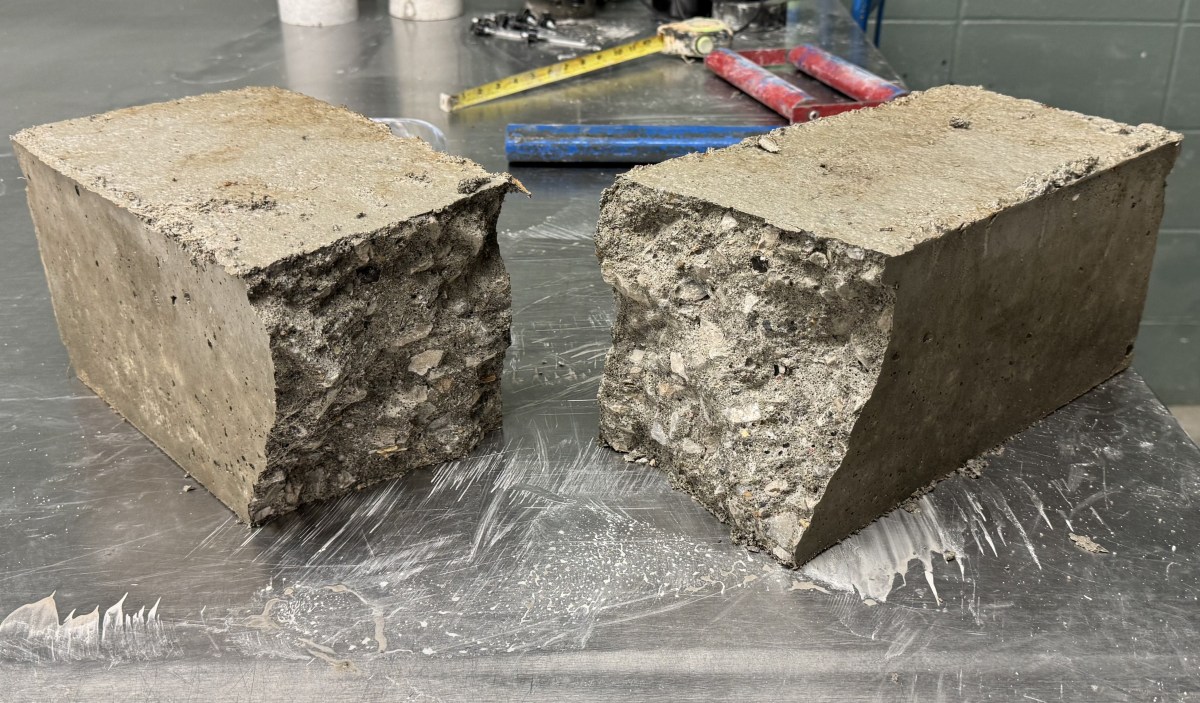 Tests recycled plastics in asphalt and concrete plaster mixtures