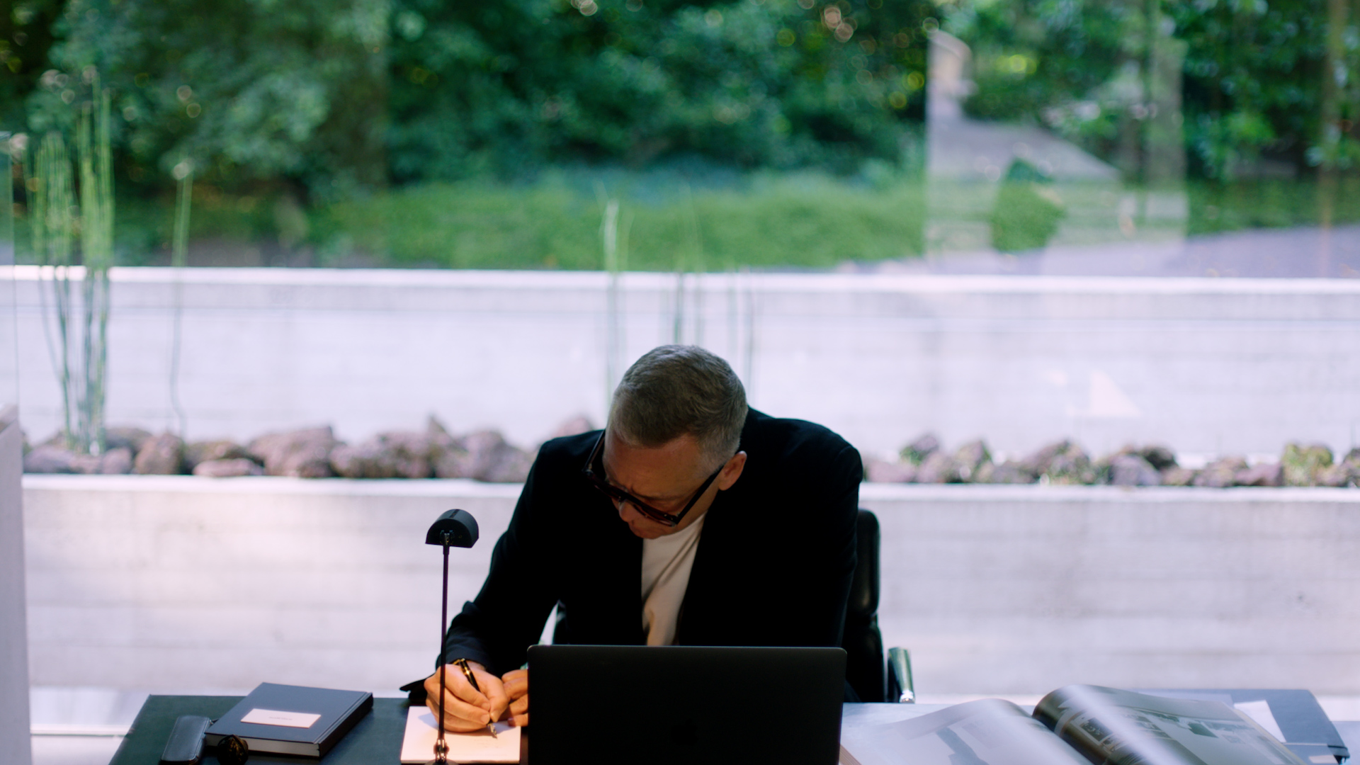 Still out of the stuff that surrounds: Glenn Sestig