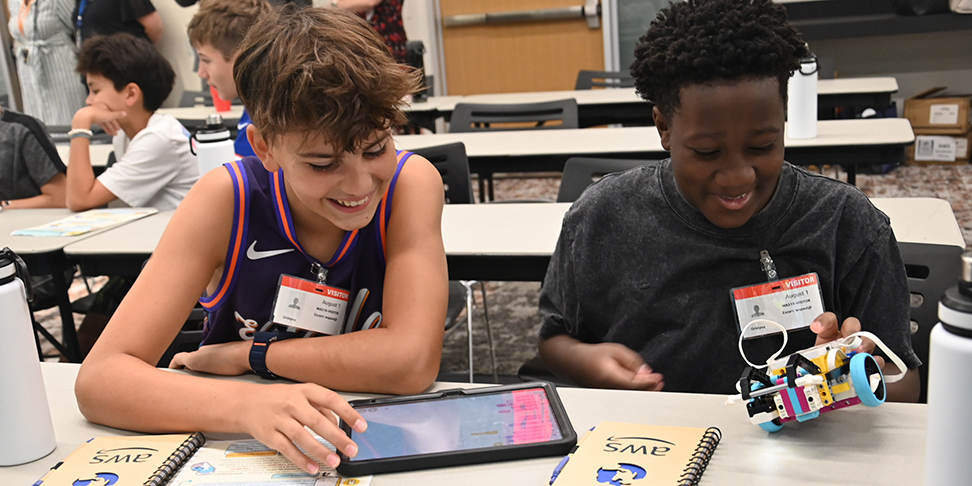 The students combine sustainability lessons with examples in real life during the visit to Amazon HQ2