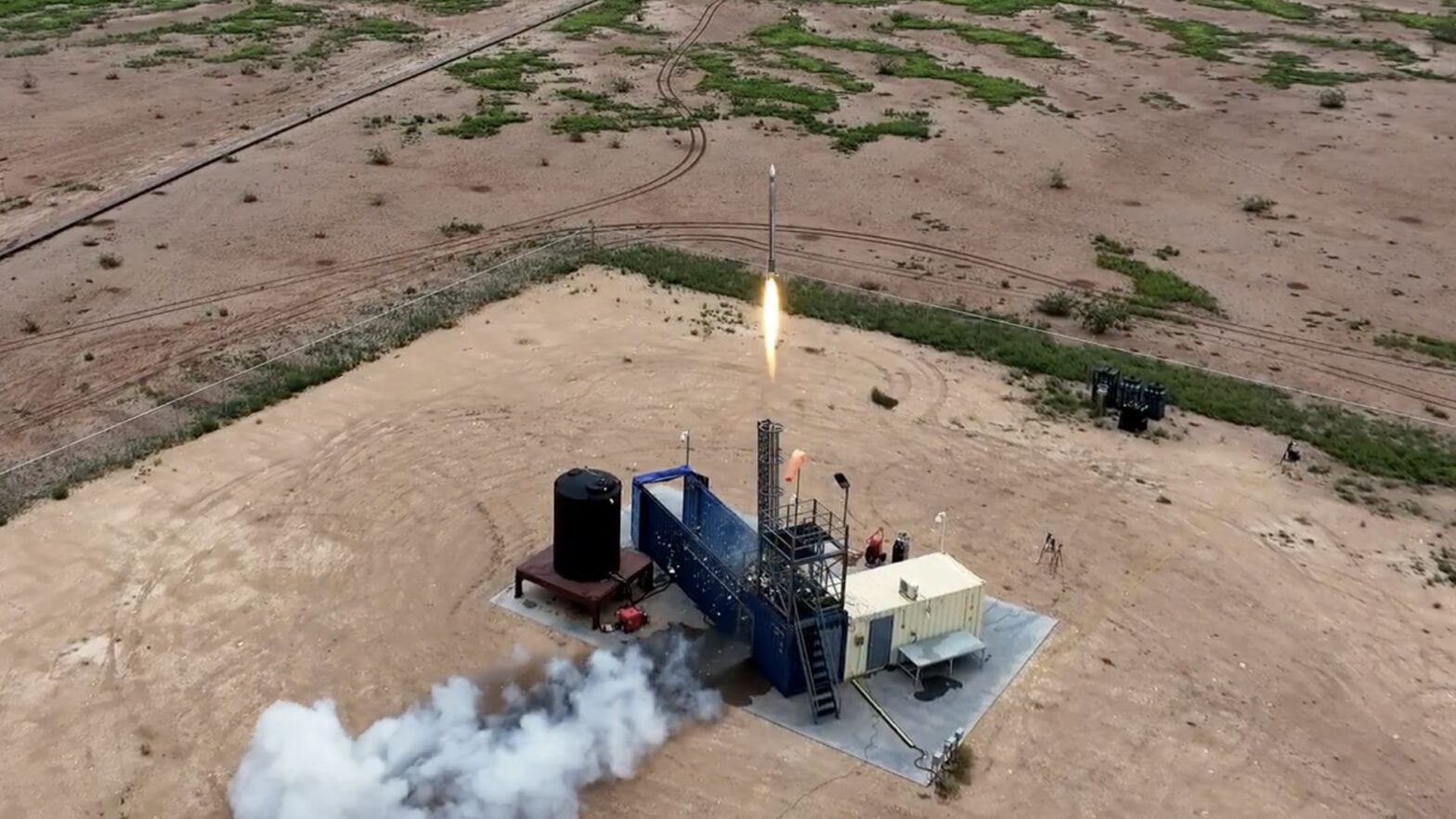 Us' 3D printed hybrid rocket motor system fits the first flight test