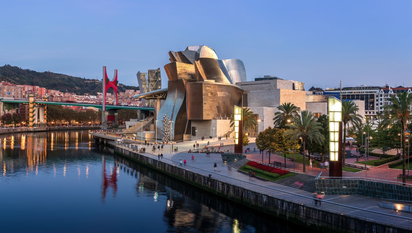 9 strange architectural styles that prove that designers have a sense of humor, also Bilbaos Guggenheim Museum ...