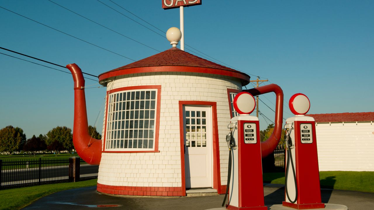 9 strange architectural styles that prove that designers also have a sense of humor