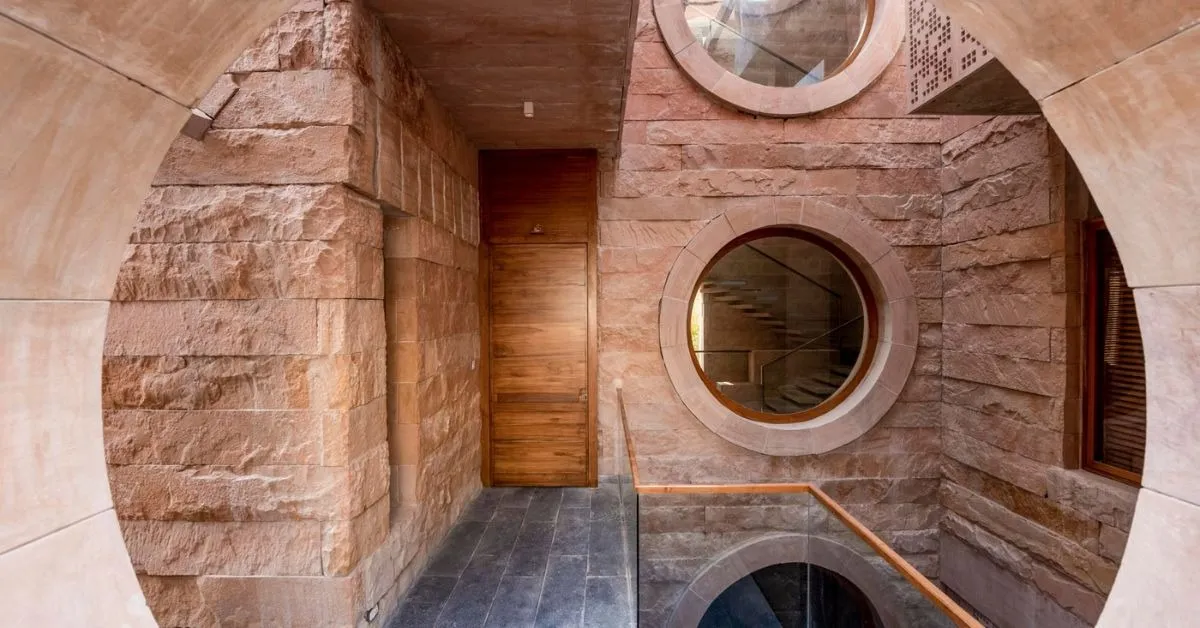 The house enlivens traditional load -bearing techniques, while modern engineering is integrated for sustainability and efficiency