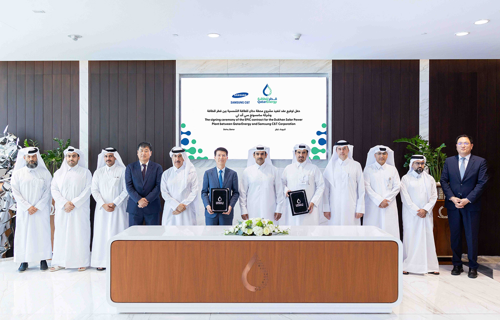 Group photo of Samsung C&T and Qatarenergy executives during the signing ceremony for the 2,000 MW Dukhan Solar Power Project in Doha.