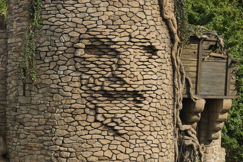 Kinetic sculptures outlined the face into the tower's masonry in the French theme park.