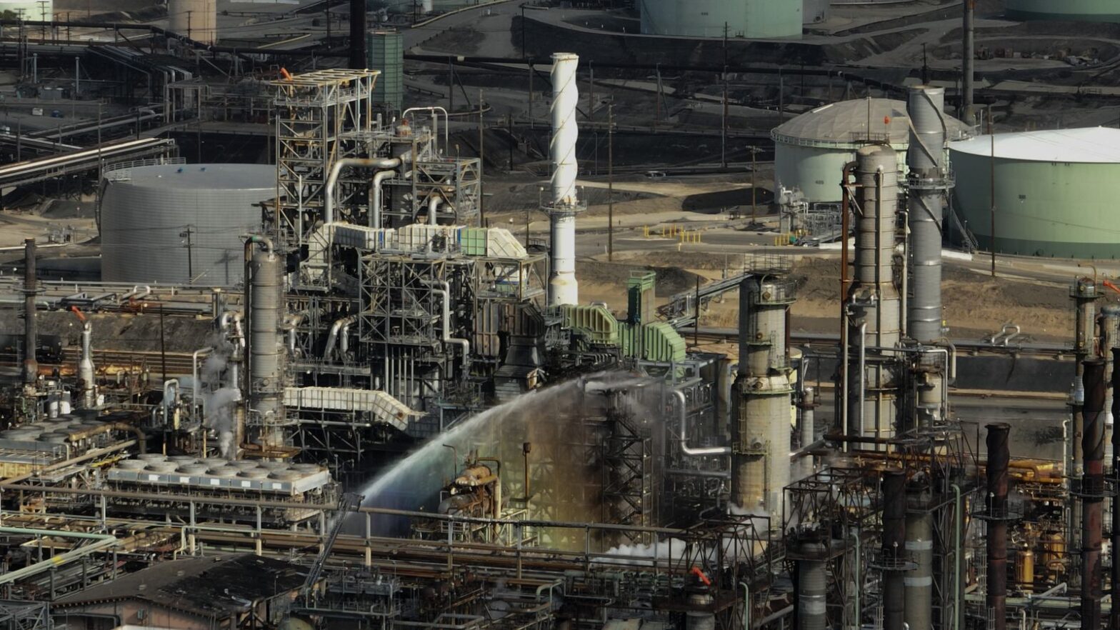 El Segundo Refinery fire the product cross -party reduction of the security regulations