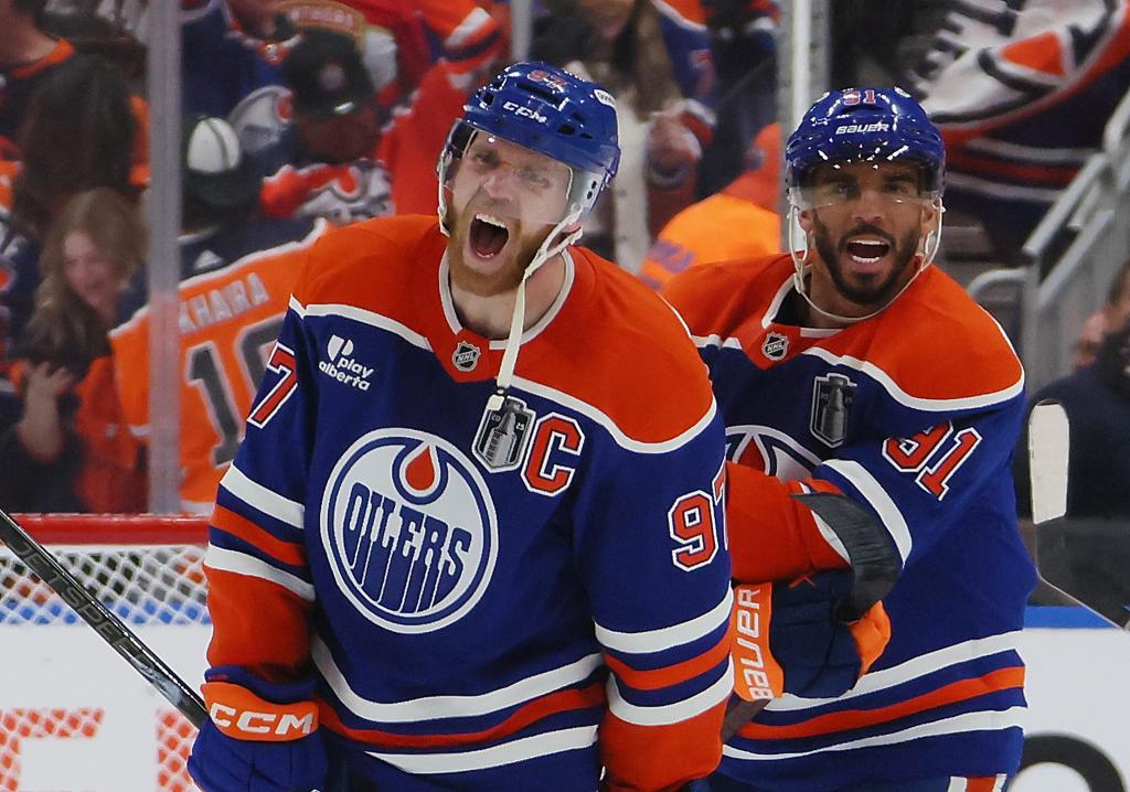 Connor McDavid signs $25 million contract extension in Oilers Boon