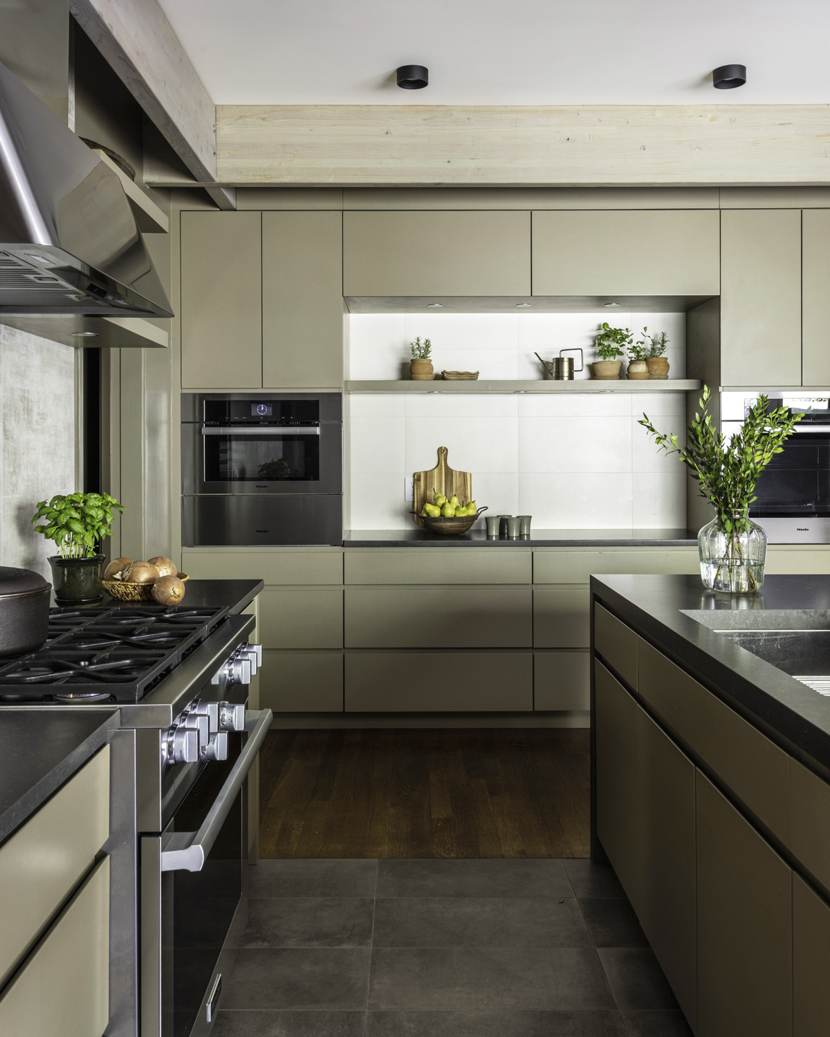 Kitchen makes an artistic statement