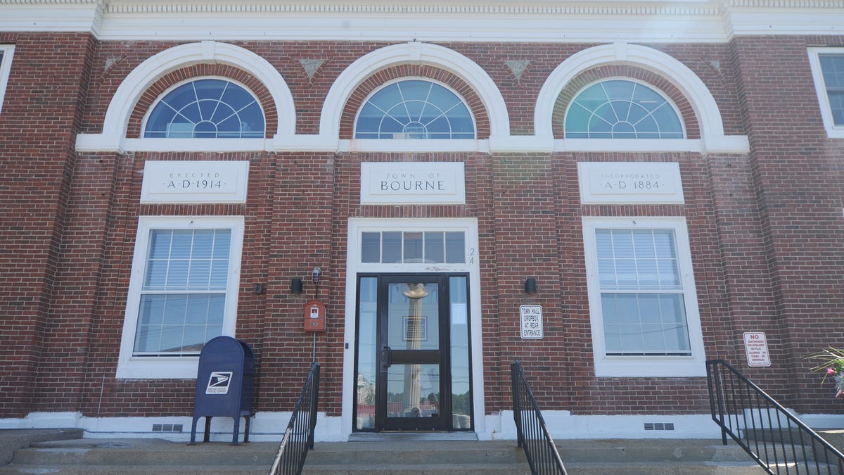 Bourne Town Meeting to Discuss Capital Projects and Zoning Change
