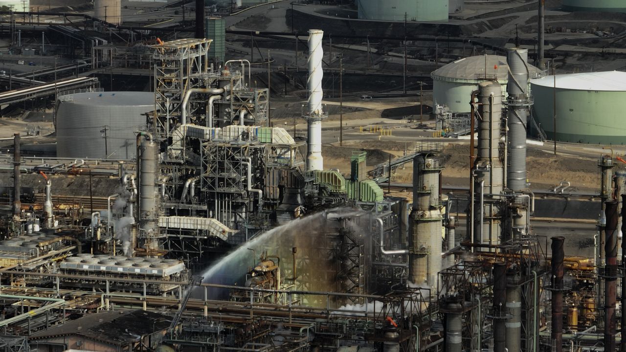 El Segundo Refinery fire the product cross -party reduction of the security regulations