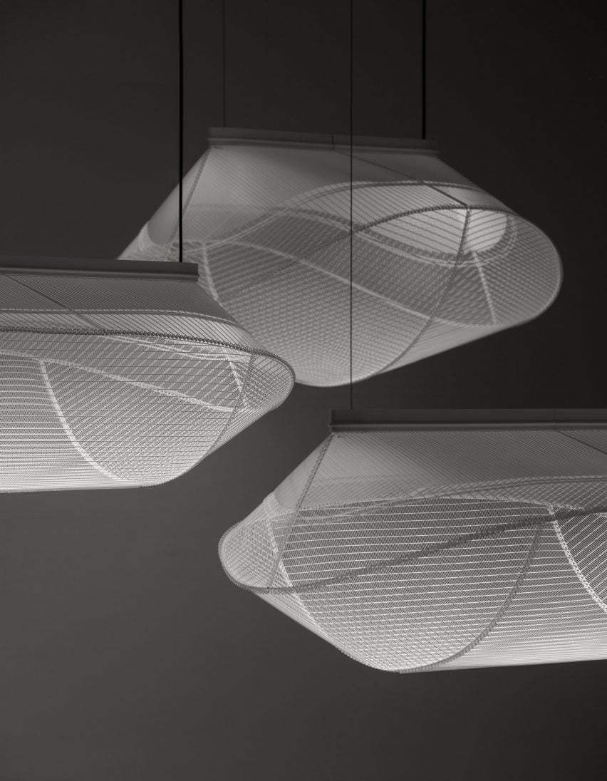 Raw Edges transforms 2D meshes into ethereal sculptures with LightMass^