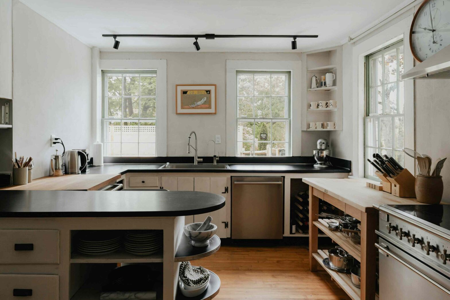 5 Paint Colors That Will Make Your Kitchen Look Cramped, Say Designers