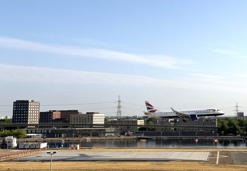 A British Airways aircraft takes off from London City Airport with an EMAS at the end of the runway